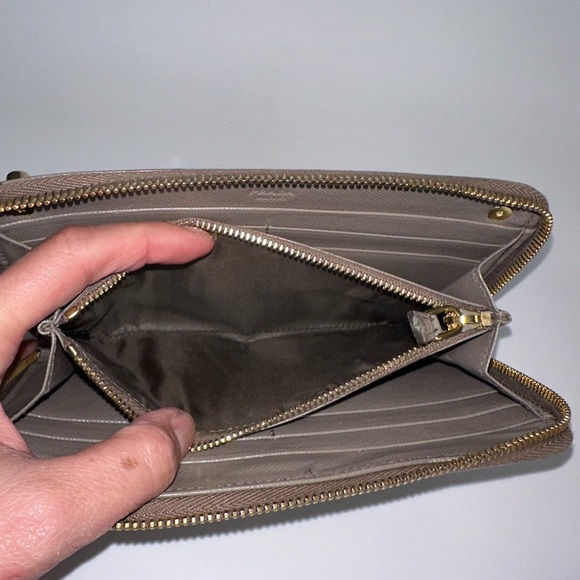 💯 PRADA Logo Gray Saffiano Leather Zippered Wallet on Chain w/ auth cert - Picture 6 of 12